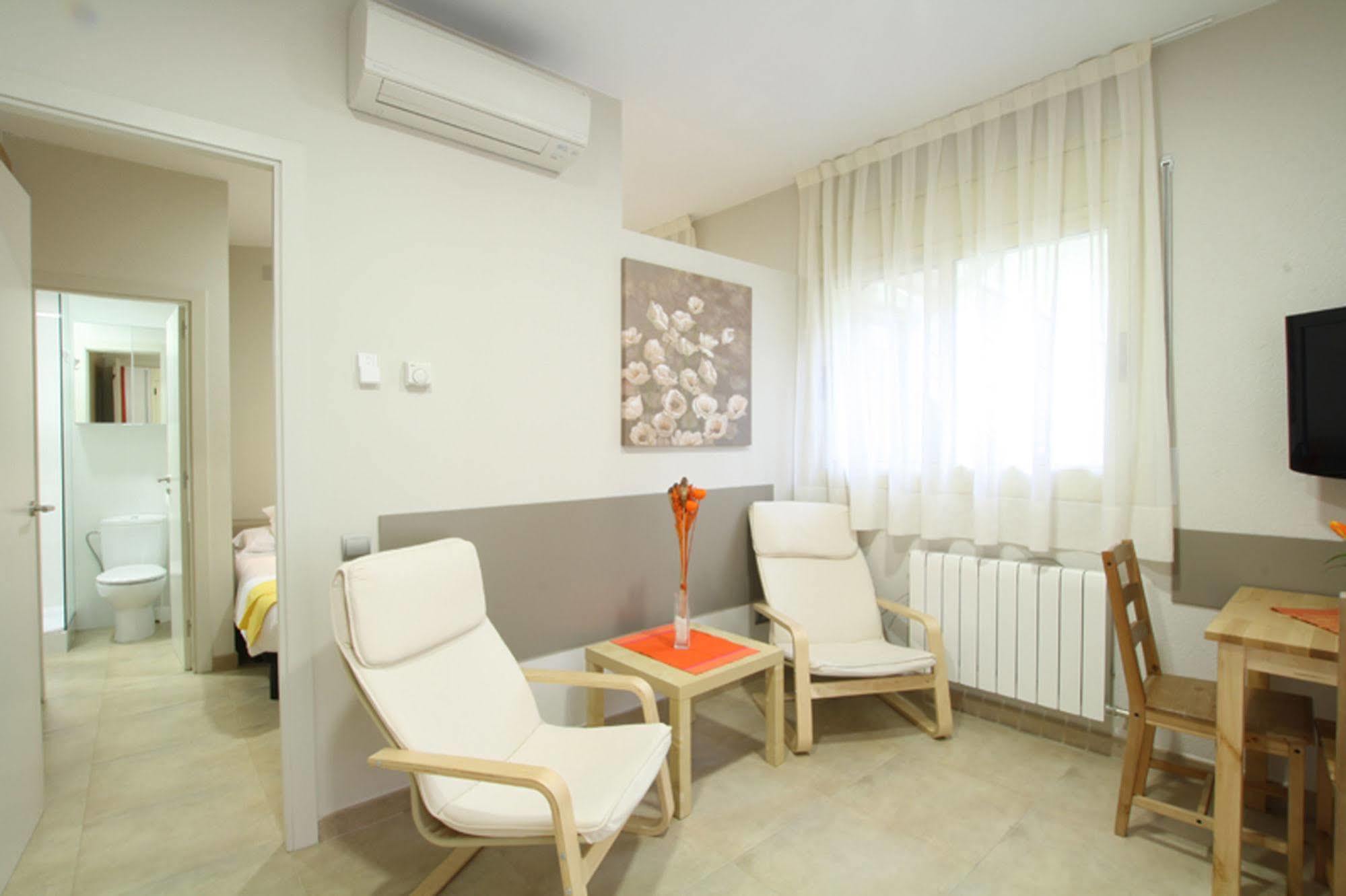 Barcelona Sants Station Apartments Exterior photo